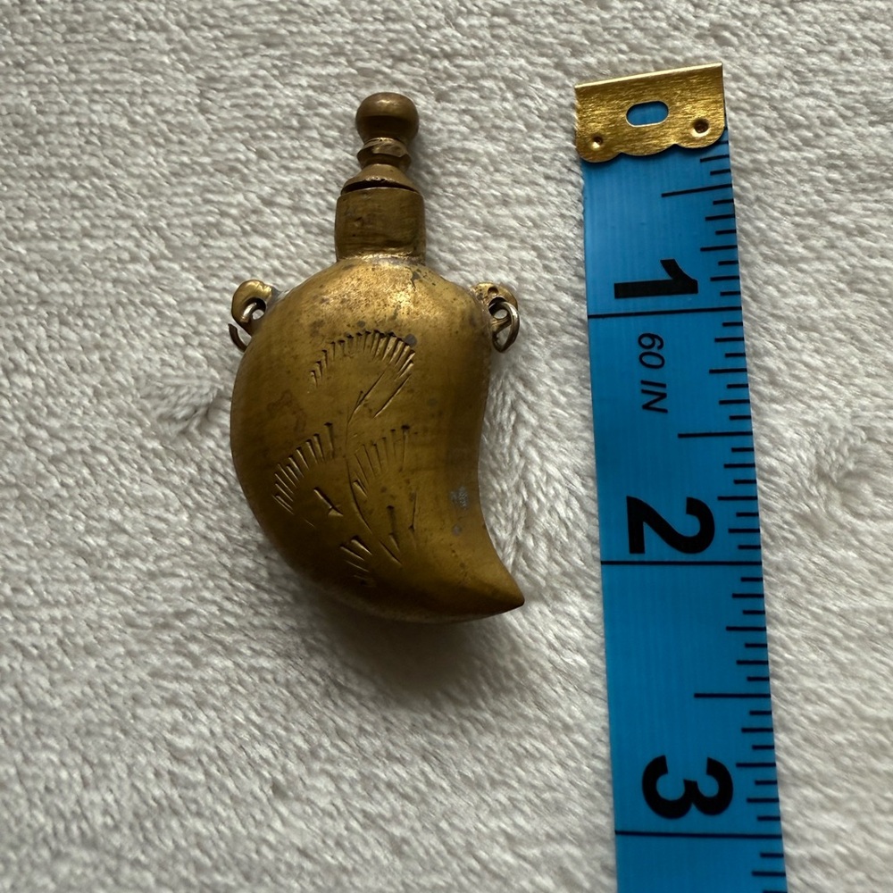 Wearable Vintage Brass Perfume Pendant Urn - Picture 4 of 4